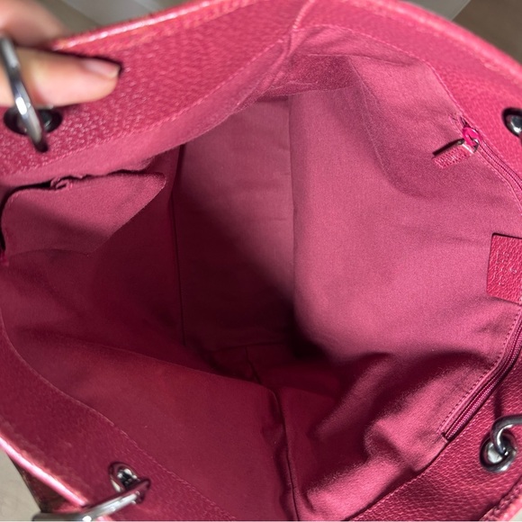 Authentic Gucci Brown and Red Tote Bag with Iconic GG Monogram - Picture 4 of 8